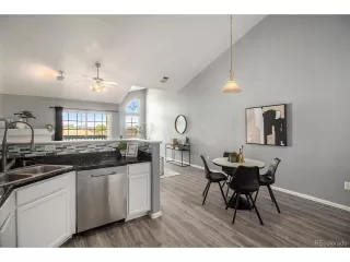 Photo #2: 9826976 Listing