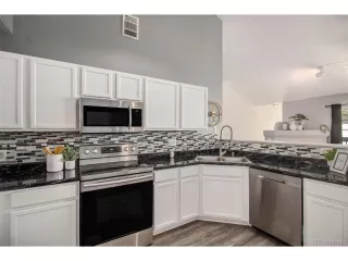 Photo #3: 9826976 Listing