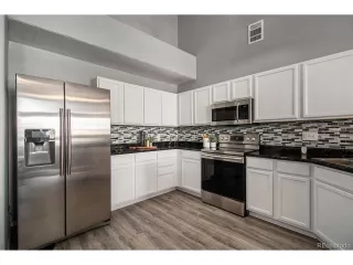 Photo #4: 9826976 Listing