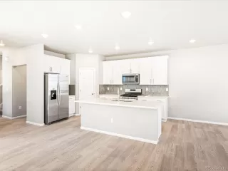 Photo #5: 9830067 Listing 