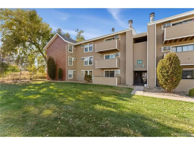 MLS: 9831850 Condo For Sale