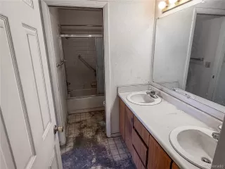 Photo #5: 9839239 Listing