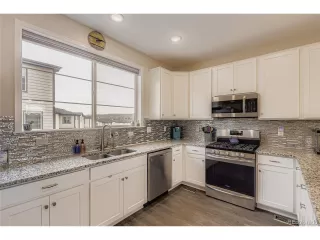 Photo #4: 9841367 Listing