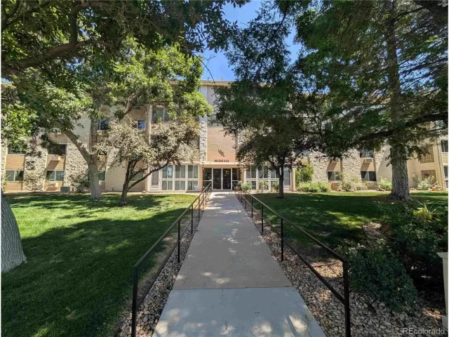 MLS: 9841983 Condo For Sale