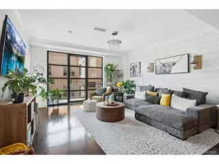 Photo #2: 9845101 Listing