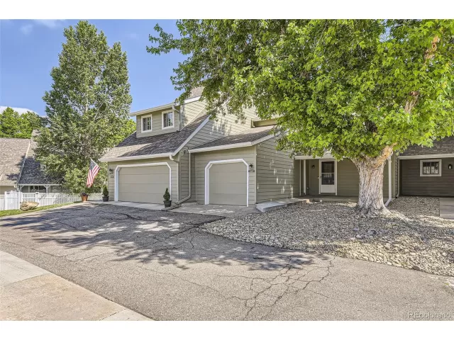 MLS: 9846228 Condo For Sale