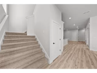 Photo #5: 9848179 Listing