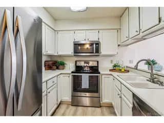 Photo #5: 9848992 Listing