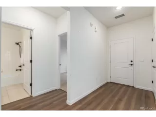 Photo #6: 9849179 Listing