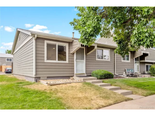 MLS: 9850003 Condo For Sale