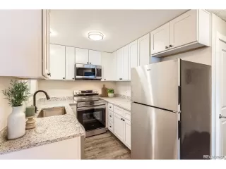 Photo #4: 9850124 Listing