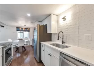 Photo #5: 9851563 Listing