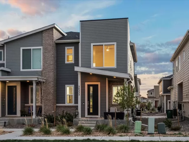 MLS: 9852110 Condo For Sale