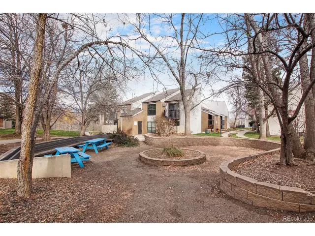 MLS: 9852996 Condo For Sale