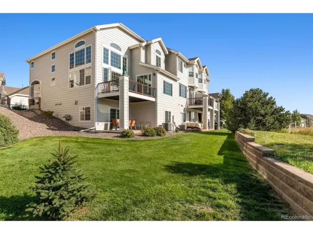 MLS: 9853578 Condo For Sale