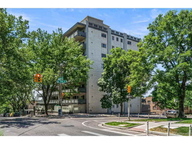 MLS: 9854521 Condo For Sale