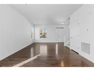 Photo #5: 9856894 Listing