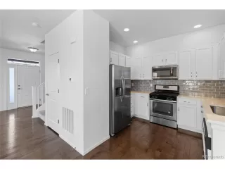 Photo #6: 9856894 Listing