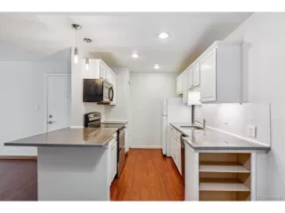 Photo #5: 9859373 Listing