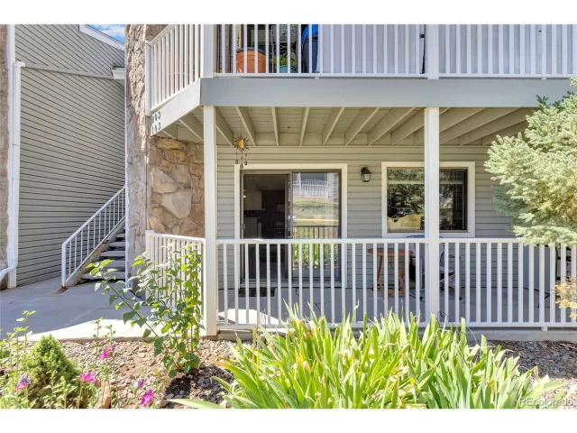 MLS: 9860585 Condo For Sale