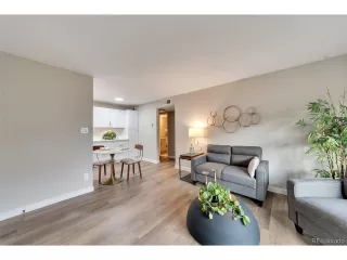 Photo #5: 9860963 Listing 