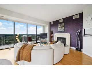 Photo #2: 9861138 Listing