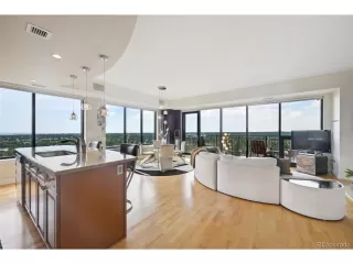 Photo #5: 9861138 Listing