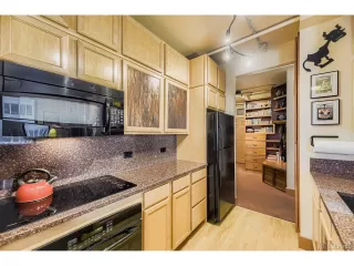 Photo #3: 9862806 Listing