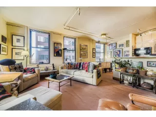 Photo #5: 9862806 Listing