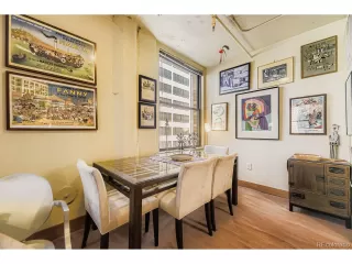 Photo #6: 9862806 Listing