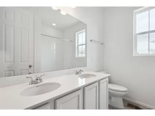 Photo #5: 9863926 Listing
