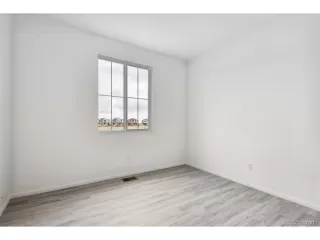 Photo #6: 9863926 Listing