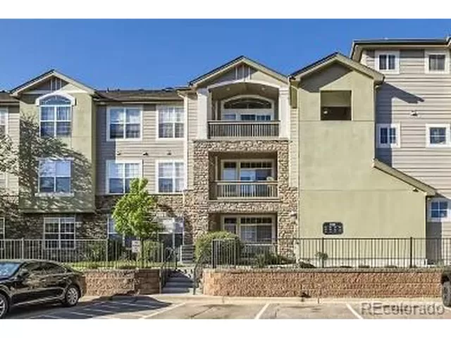 MLS: 9867763 Condo For Sale