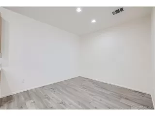 Photo #4: 9867763 Listing