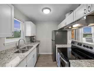 Photo #2: 9867941 Listing