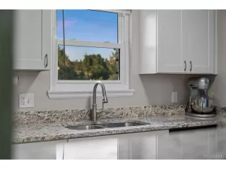 Photo #4: 9867941 Listing