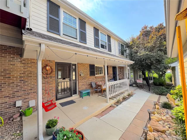 MLS: 9869991 Condo For Sale