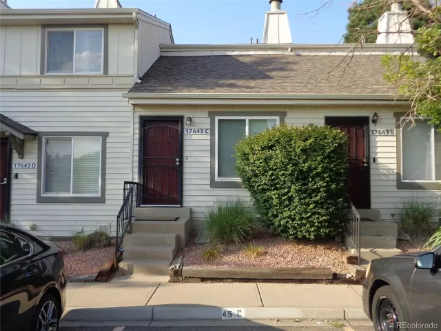 MLS: 9870667 Condo For Sale