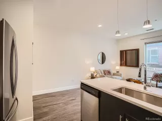 Photo #5: 9871747 Listing