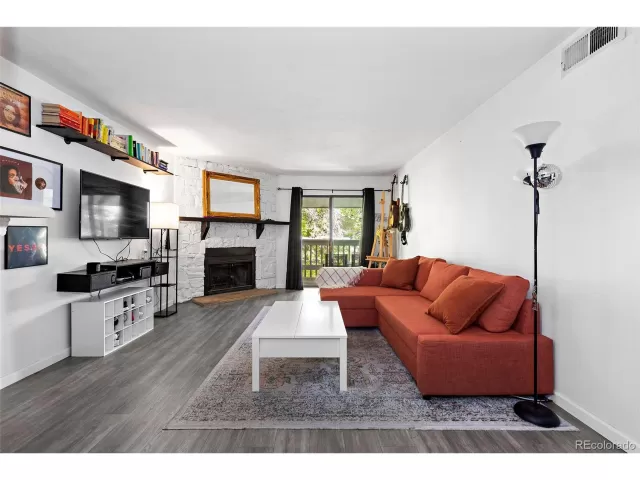 MLS: 9874591 Condo For Sale