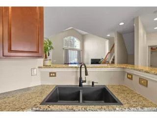 Photo #6: 9874971 Listing