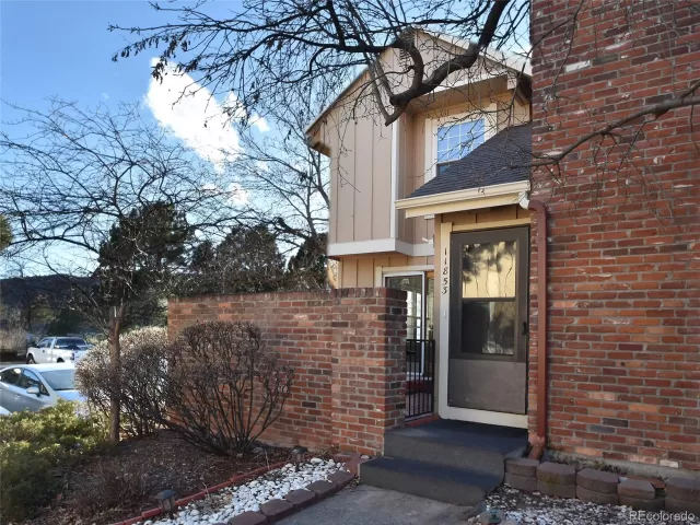 MLS: 9877411 Condo For Sale