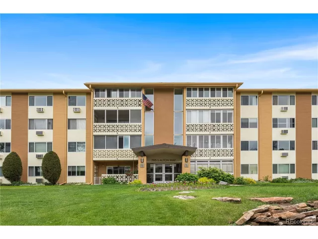 MLS: 9880044 Condo For Sale