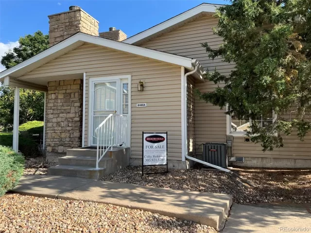 MLS: 9880632 Condo For Sale