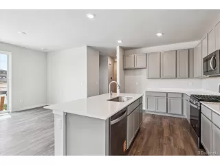 Photo #4: 9881040 Listing