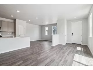 Photo #6: 9881040 Listing