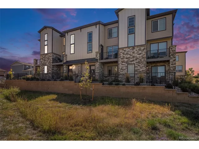 MLS: 9884618 Condo For Sale