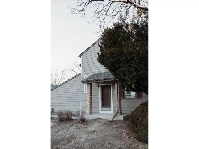 MLS: 9884639 Condo For Sale