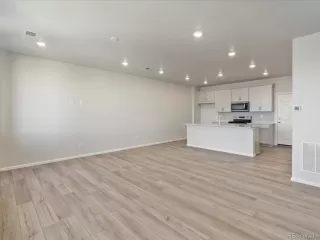 Photo #3: 9885233 Listing