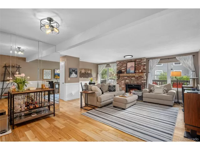 MLS: 9886551 Condo For Sale